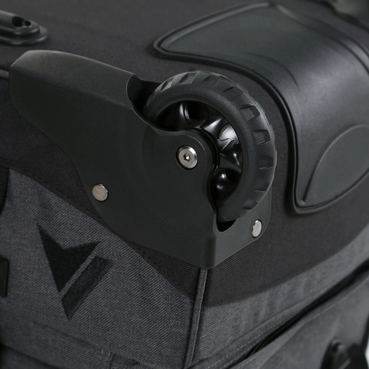 Surfanic Maxim 2.0 2 Wheeled Duffle - 63cm 12 Surfanic Maxim 2.0 2 Wheeled Duffle - 63cm - Image 10