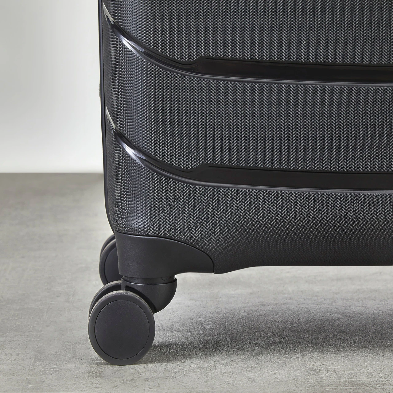 Rock Prime 4 Wheel Exp Large Suitcase - 75cm 7 Rock Prime 4 Wheel Exp Large Suitcase - 75cm - Image 5