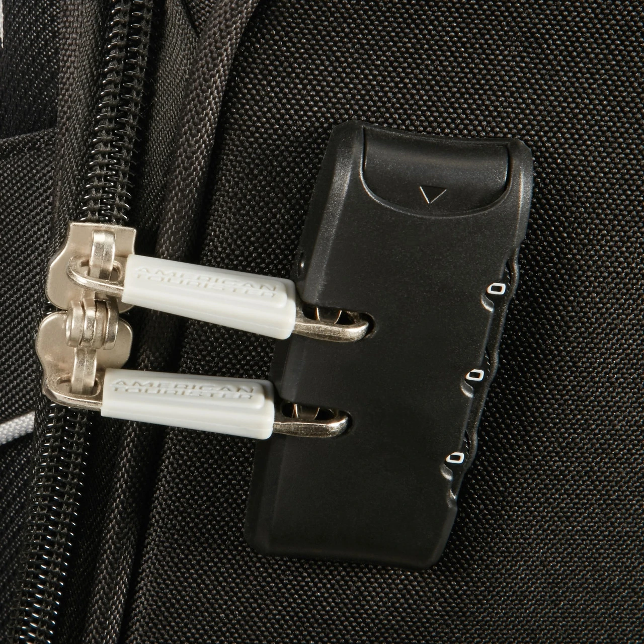 American Tourister Holiday Heat 4 Wheel Cabin Suitcase - 55cm 11 American Tourister Holiday Heat 4 Wheel Cabin Suitcase - 55cm - Image 9